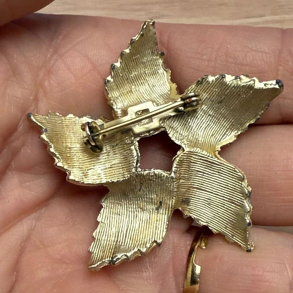 Vintage Gold Tone Textured Five Leaf Star‎ Botanical Brooch Pin 1.75 Inch
